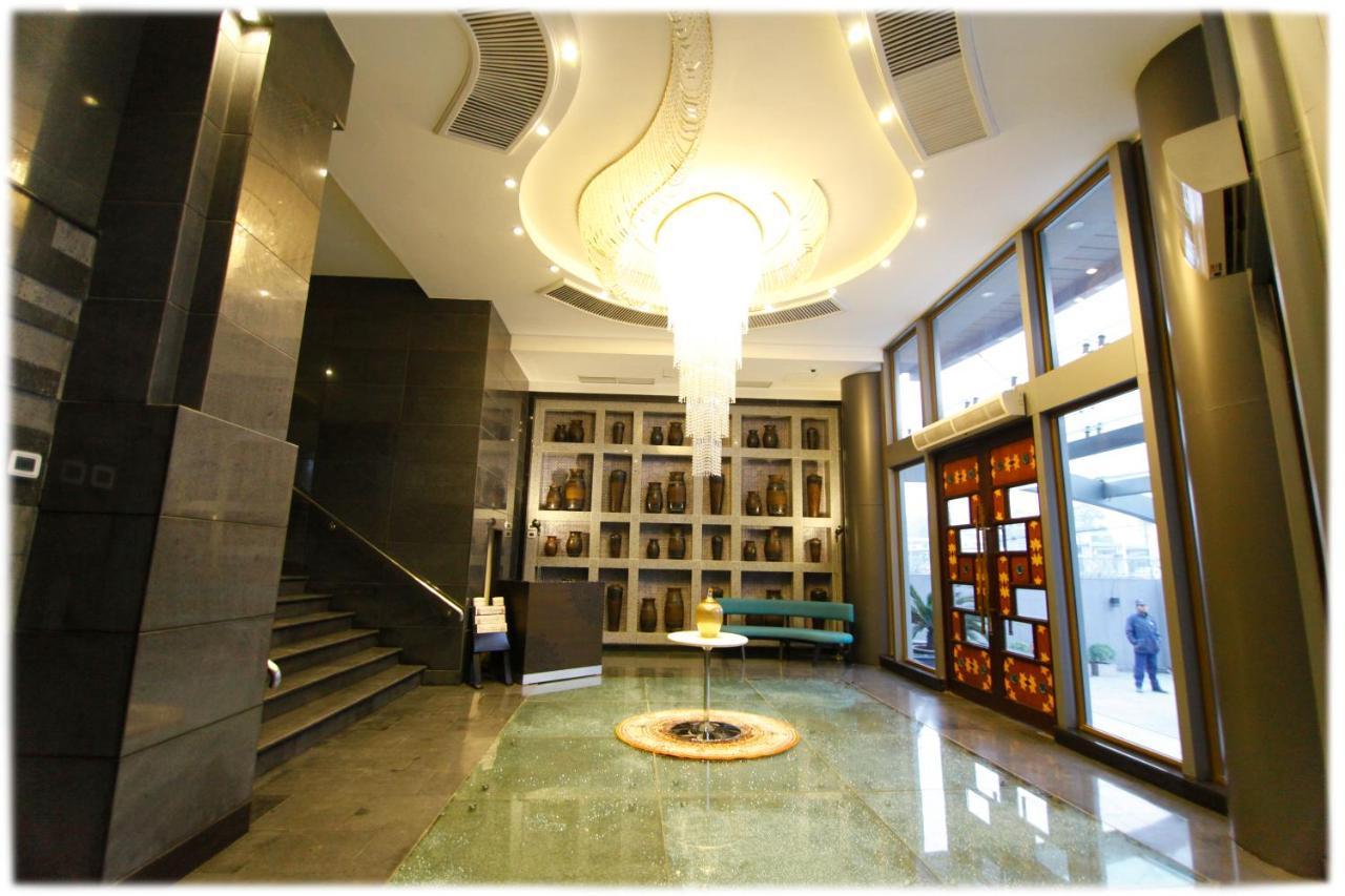 Hotel Dgates Lahore Bagian luar foto