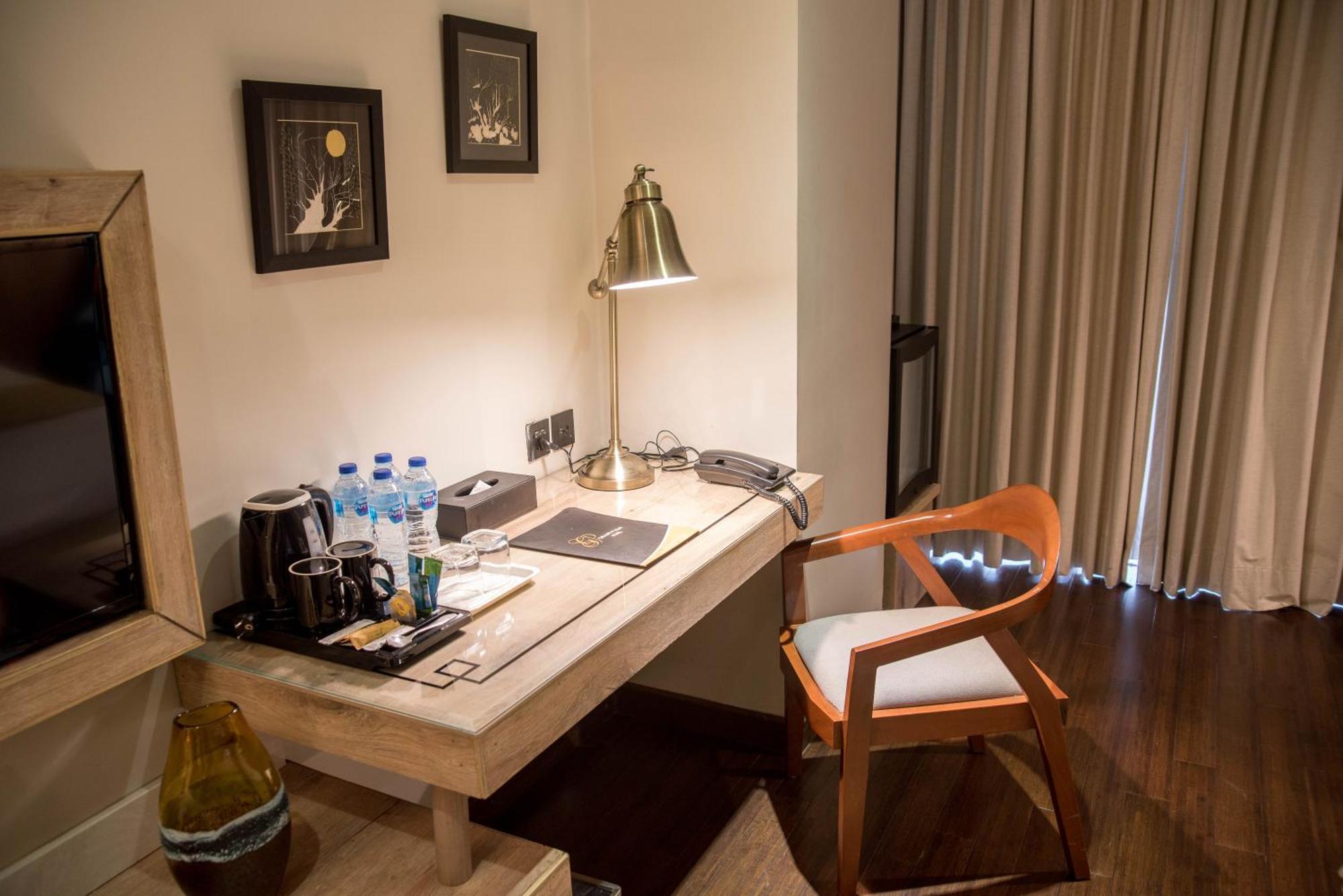 Hotel Dgates Lahore Bagian luar foto