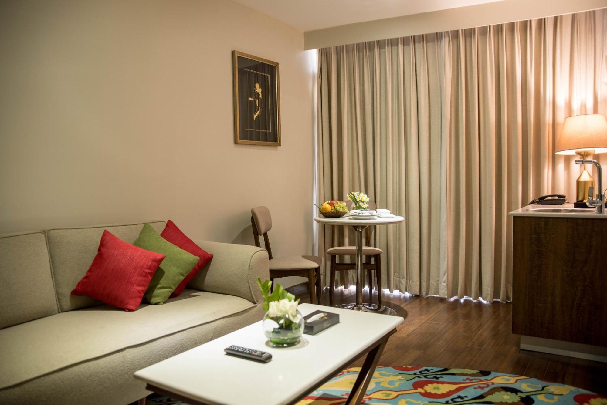 Hotel Dgates Lahore Bagian luar foto