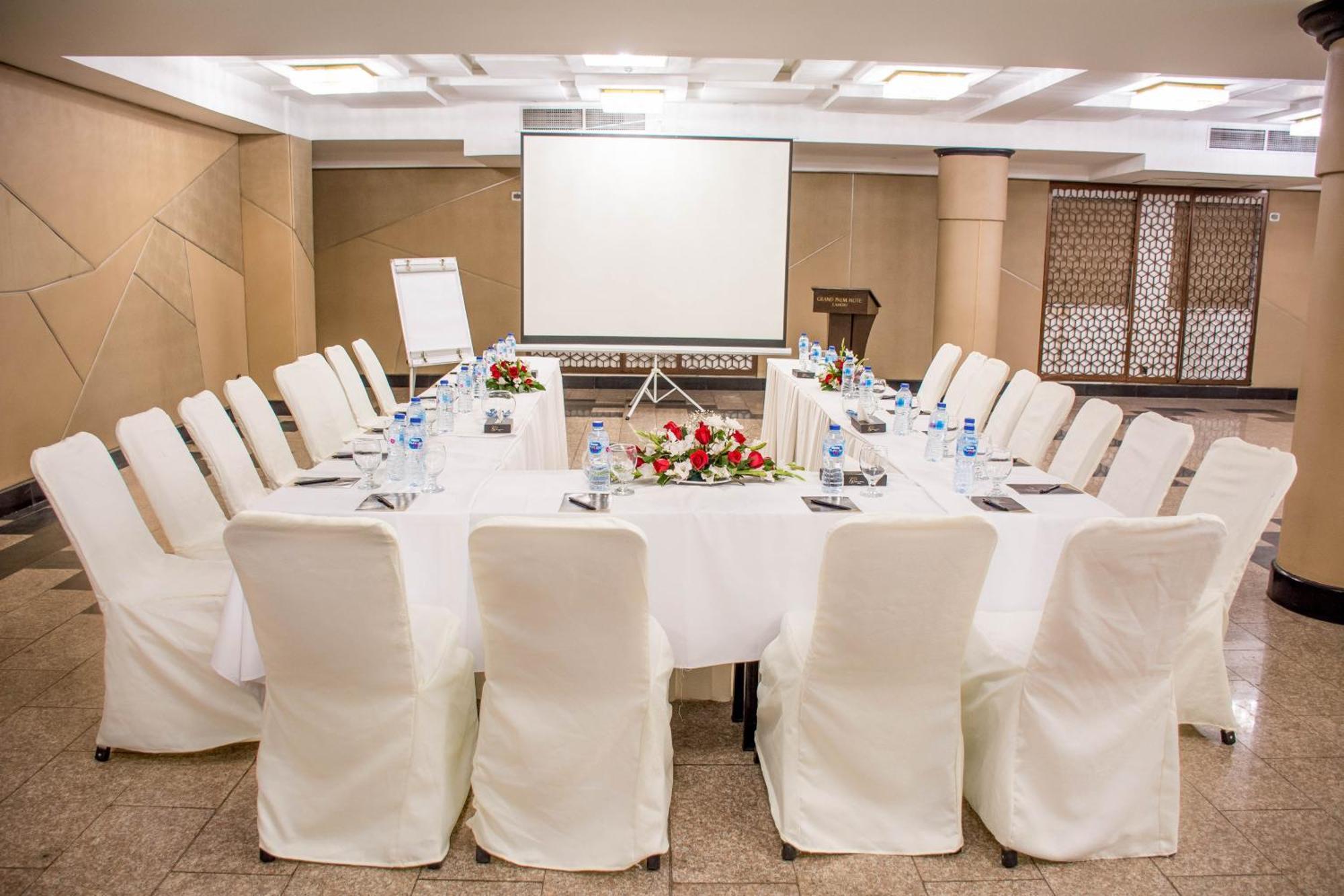 Hotel Dgates Lahore Bagian luar foto