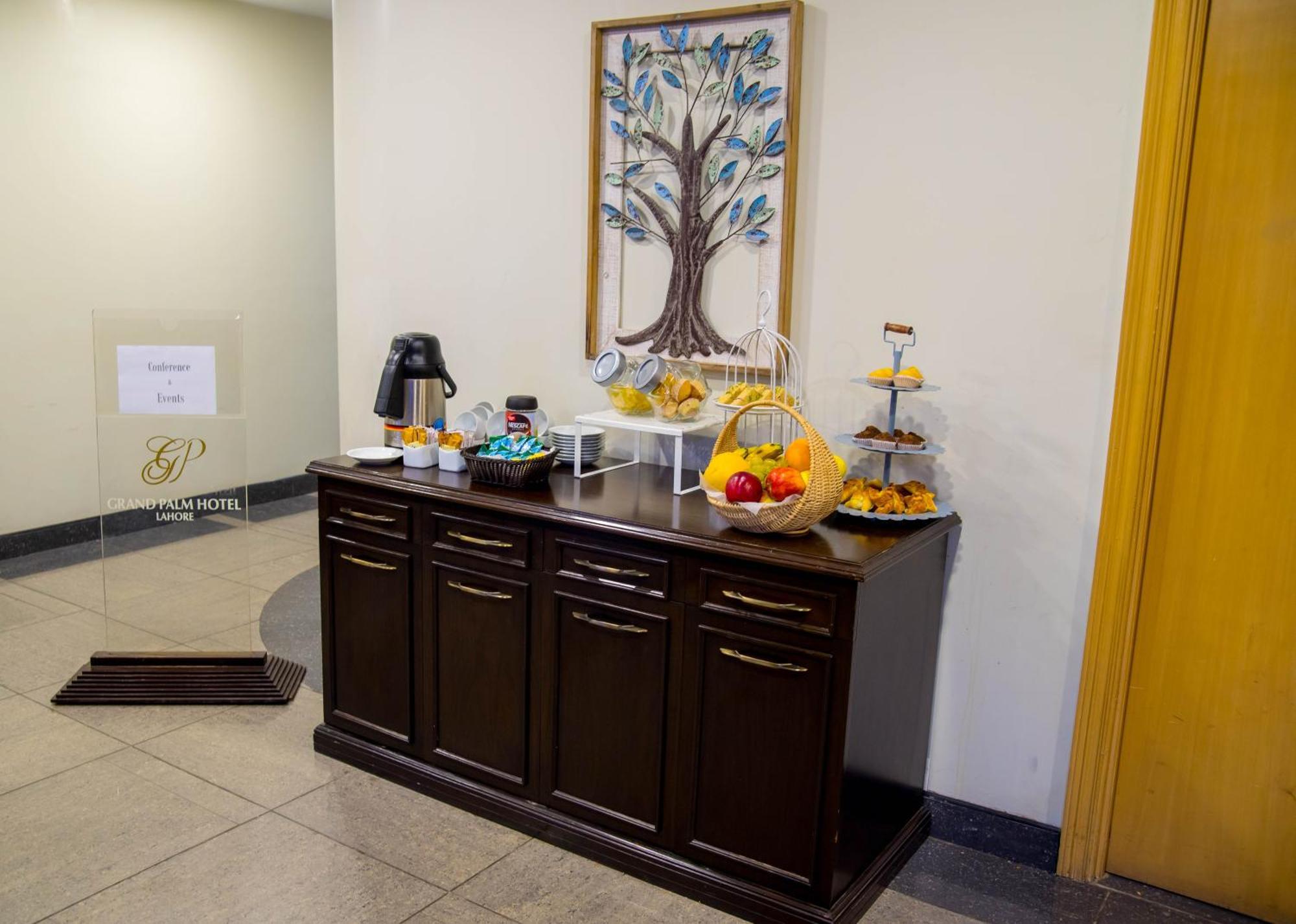 Hotel Dgates Lahore Bagian luar foto
