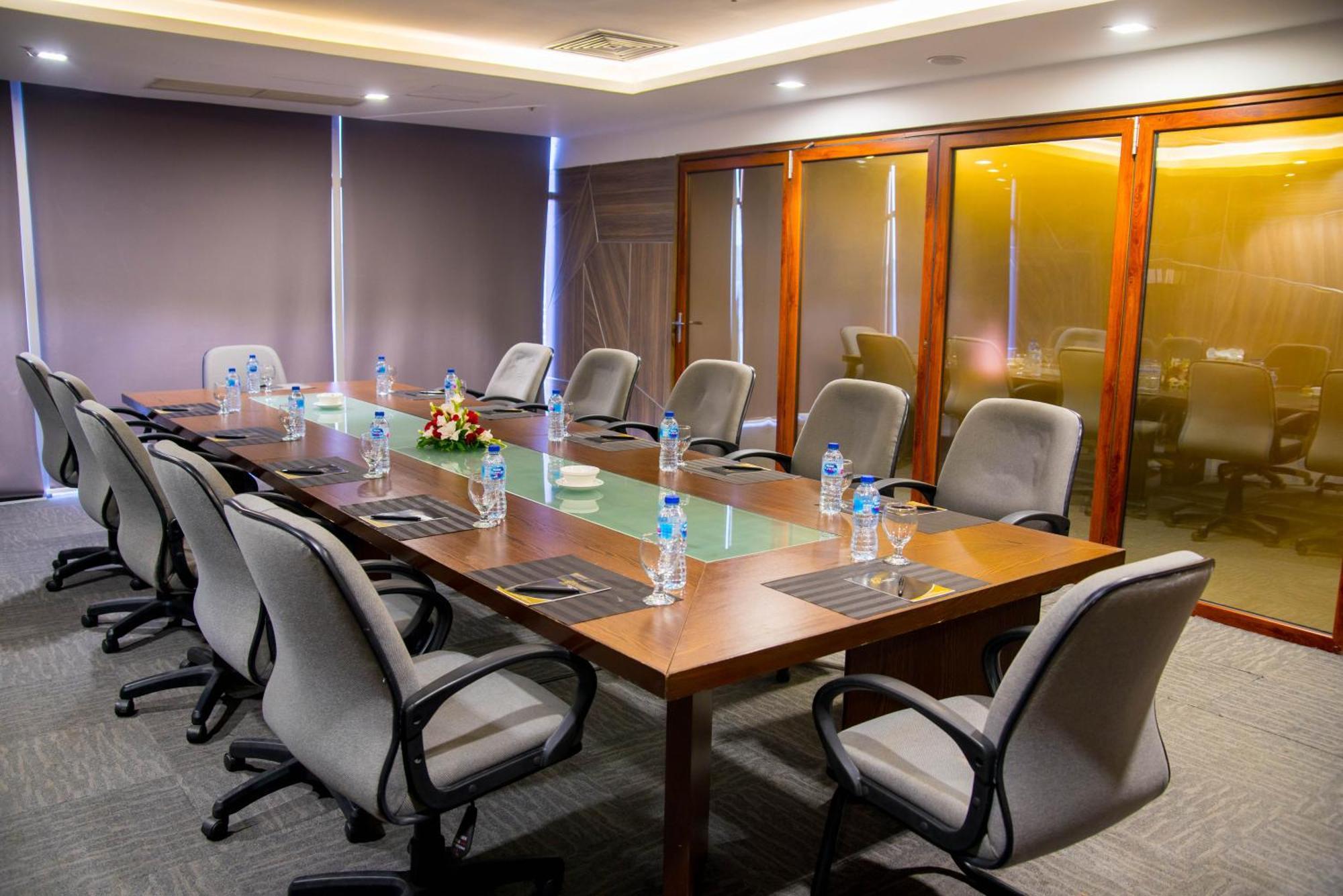 Hotel Dgates Lahore Bagian luar foto