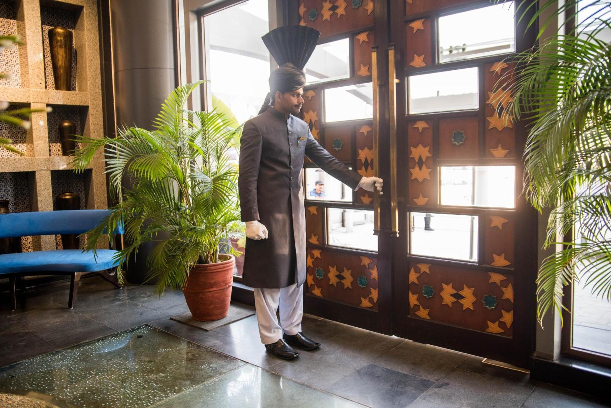 Hotel Dgates Lahore Bagian luar foto