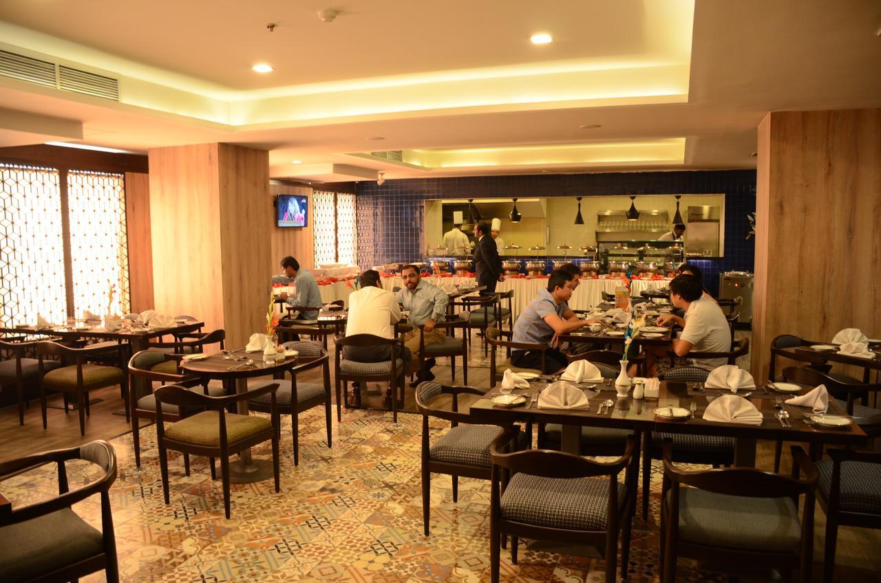Hotel Dgates Lahore Bagian luar foto