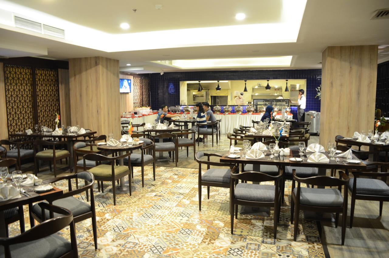 Hotel Dgates Lahore Bagian luar foto