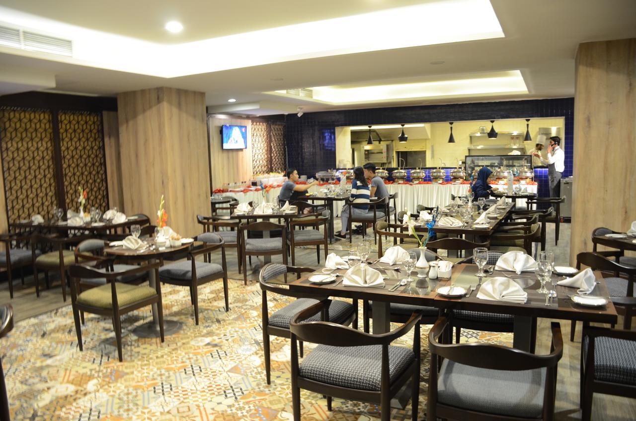 Hotel Dgates Lahore Bagian luar foto