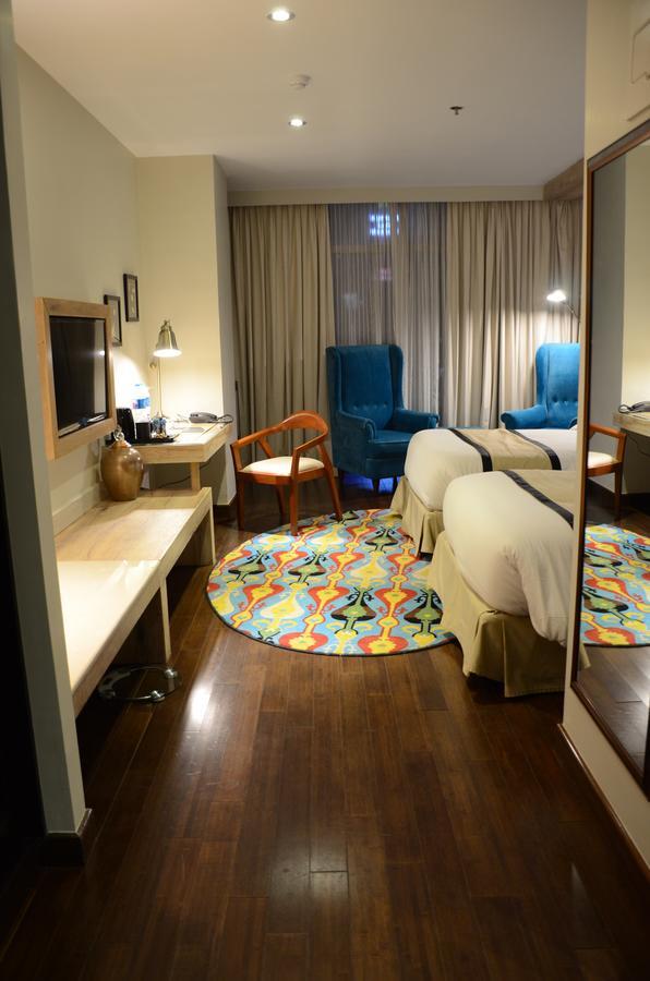 Hotel Dgates Lahore Bagian luar foto